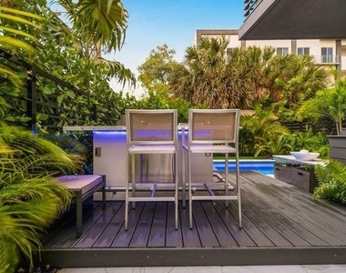 1058 N Victoria Park Road N - Photo Thumbnail 14