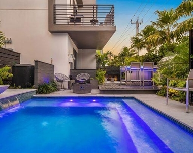 1058 N Victoria Park Road N - Photo Thumbnail 16