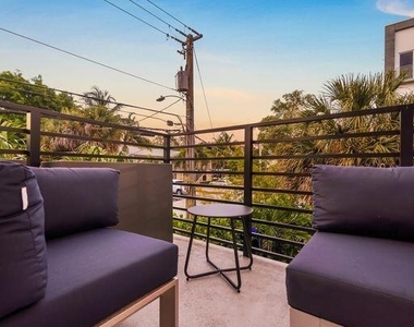1058 N Victoria Park Road N - Photo Thumbnail 10