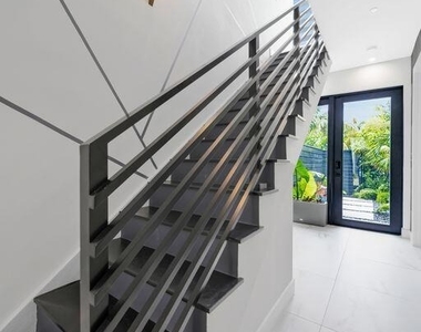1058 N Victoria Park Road N - Photo Thumbnail 27