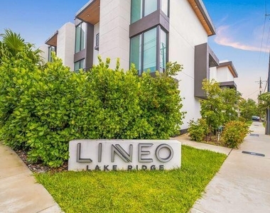 1058 N Victoria Park Road N - Photo Thumbnail 1
