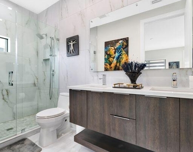 1058 N Victoria Park Road N - Photo Thumbnail 18