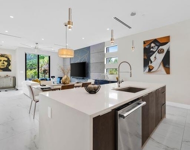 1058 N Victoria Park Road N - Photo Thumbnail 23