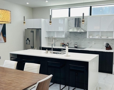 1058 N Victoria Park Road N - Photo Thumbnail 24