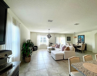 10574 Sw Cambria Lane - Photo Thumbnail 6