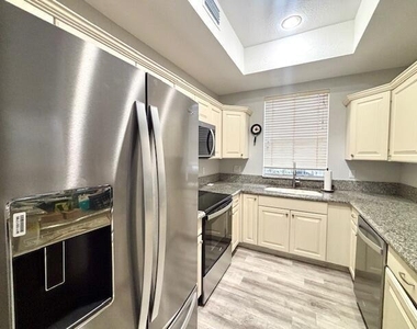 10520 Sw Stephanie Way - Photo Thumbnail 2
