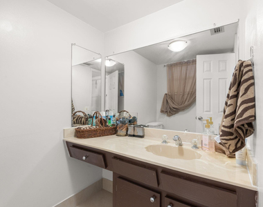 4191 Nw 41st Street - Photo Thumbnail 15