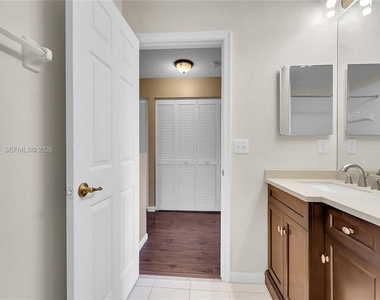9840 Nw 19th Place - Photo Thumbnail 12