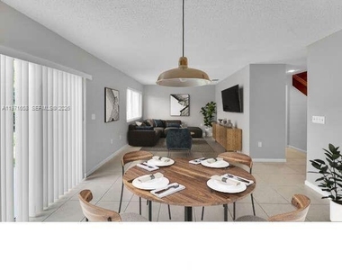 9840 Nw 19th Place - Photo Thumbnail 4