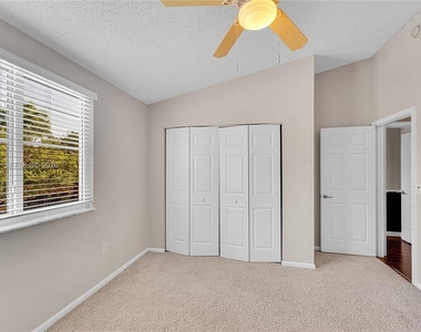 9840 Nw 19th Place - Photo Thumbnail 14
