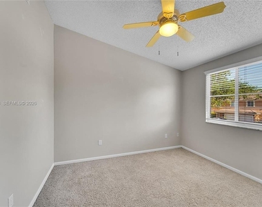 9840 Nw 19th Place - Photo Thumbnail 13