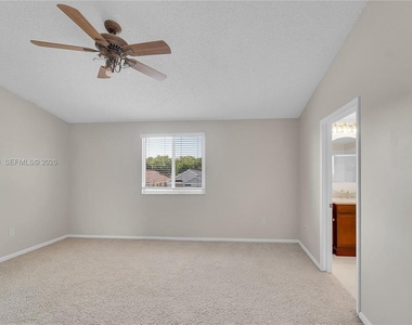 9840 Nw 19th Place - Photo Thumbnail 6