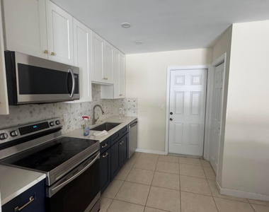 1869 Windsor Drive - Photo Thumbnail 4