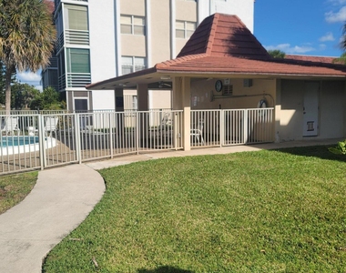 3571 Inverrary Drive - Photo Thumbnail 7