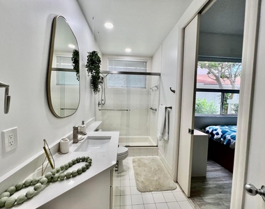 2431 Nw 59th Street - Photo Thumbnail 19
