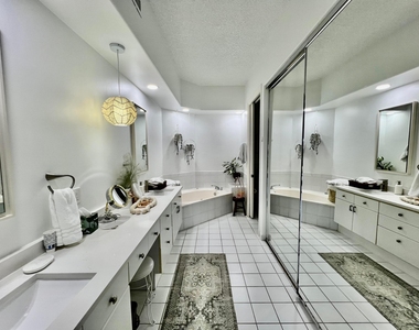 2431 Nw 59th Street - Photo Thumbnail 15