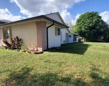 3004 Se Suntan Court Court Se - Photo Thumbnail 9