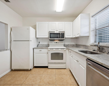 308 Southwind Court - Photo Thumbnail 10