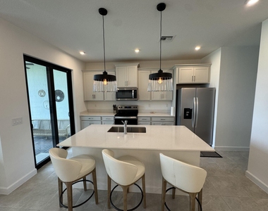 14083 Sw Thorens Drive - Photo Thumbnail 7