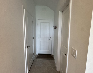 14083 Sw Thorens Drive - Photo Thumbnail 11