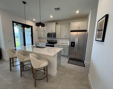 14083 Sw Thorens Drive - Photo Thumbnail 8