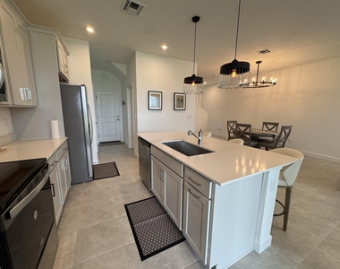 14083 Sw Thorens Drive - Photo Thumbnail 5