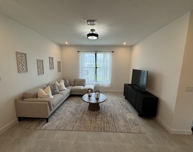 14083 Sw Thorens Drive - Photo Thumbnail 4