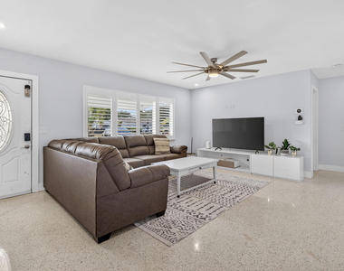 1123 Se 2nd Avenue - Photo Thumbnail 3