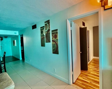 113 Lake Emerald Drive - Photo Thumbnail 2