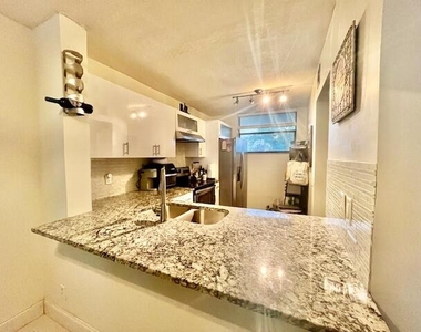 113 Lake Emerald Drive - Photo Thumbnail 16