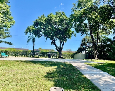 113 Lake Emerald Drive - Photo Thumbnail 15