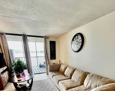 113 Lake Emerald Drive - Photo Thumbnail 17