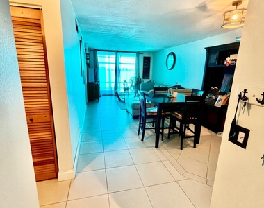 113 Lake Emerald Drive - Photo Thumbnail 3