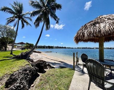 113 Lake Emerald Drive - Photo Thumbnail 13