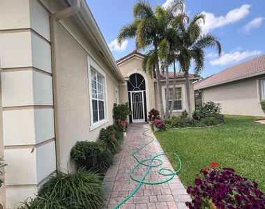 6532 Se Broadmoor Lane - Photo Thumbnail 3