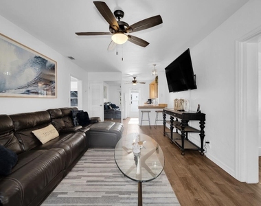 2317 N Ocean Boulevard E - Photo Thumbnail 3