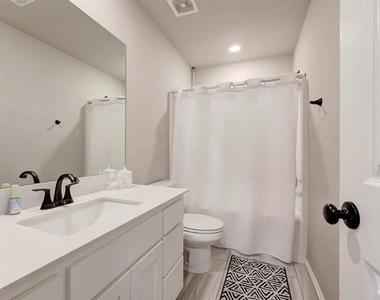 11652 Sw 12th Street - Photo Thumbnail 5