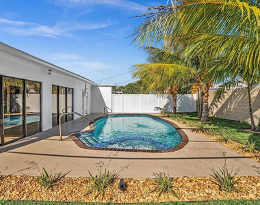 541 Ne 18th Street - Photo Thumbnail 18