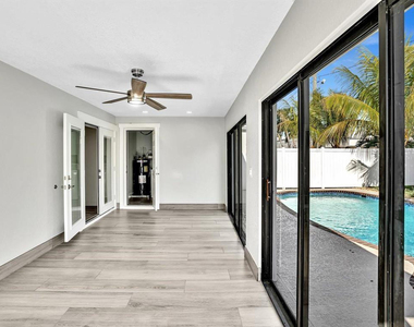 541 Ne 18th Street - Photo Thumbnail 17