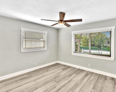 541 Ne 18th Street - Photo Thumbnail 10