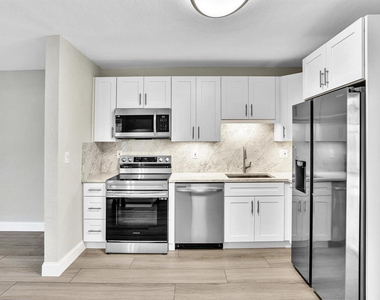 541 Ne 18th Street - Photo Thumbnail 3