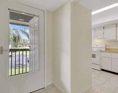 1600 Ne Dixie Highway - Photo Thumbnail 3