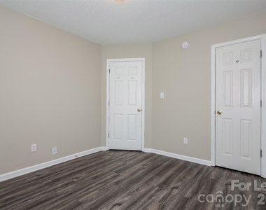3361 Hunting Wood Court - Photo Thumbnail 10