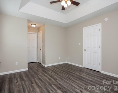 3361 Hunting Wood Court - Photo Thumbnail 8