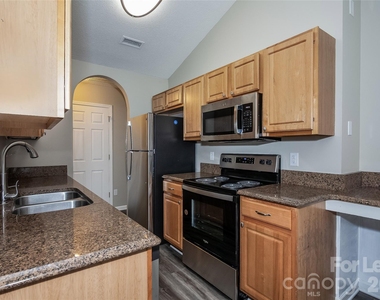 3361 Hunting Wood Court - Photo Thumbnail 4