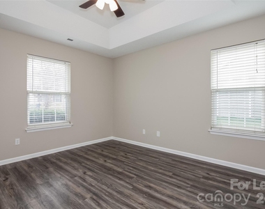 3361 Hunting Wood Court - Photo Thumbnail 7
