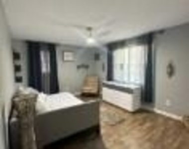 400 Wesley Drive - Photo Thumbnail 6