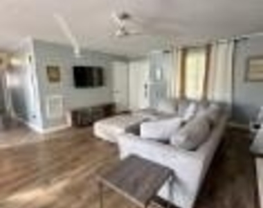 400 Wesley Drive - Photo Thumbnail 11