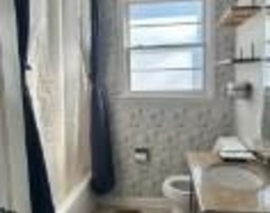 400 Wesley Drive - Photo Thumbnail 8