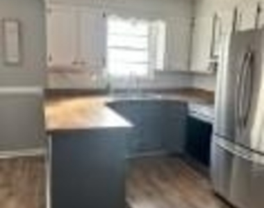 400 Wesley Drive - Photo Thumbnail 9